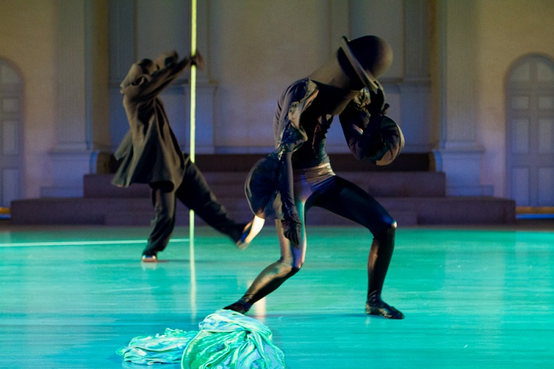 Catching Up: December at Danspace